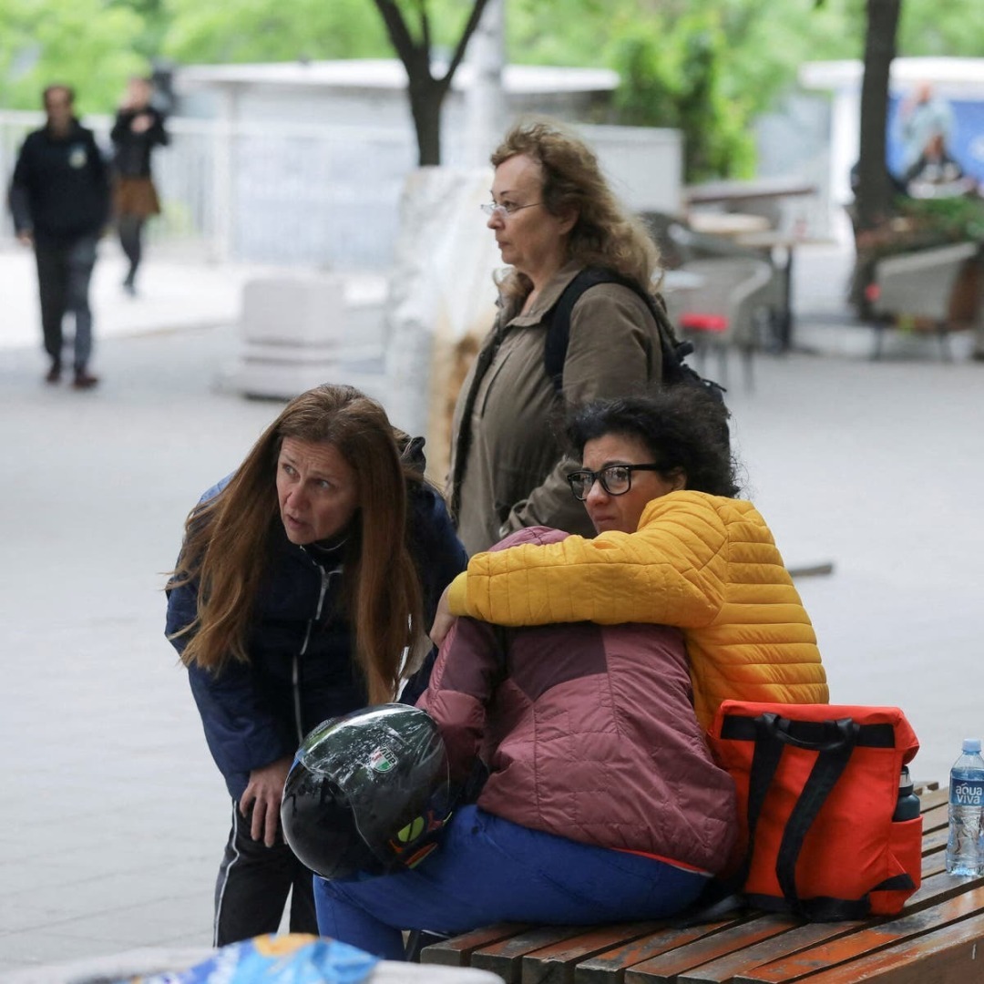 Семиклассник открыл огонь в школе в Сербии, убив 8 детей