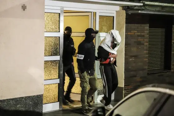 Более 100 человек арестованы по всей Европе в ходе рейдов на печально известную мафиозную группировку