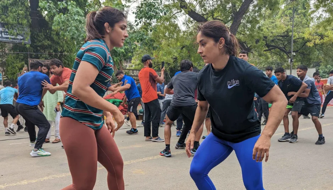 Лучшие борцы-женщины Индии собираются на улицах Нью-Дели. Вот почему