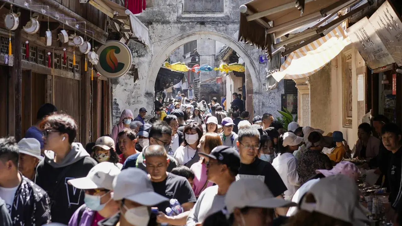 ‘Этот первомай сумасшедший’: расходы Китая на праздники впервые превысили предпандемический уровень.