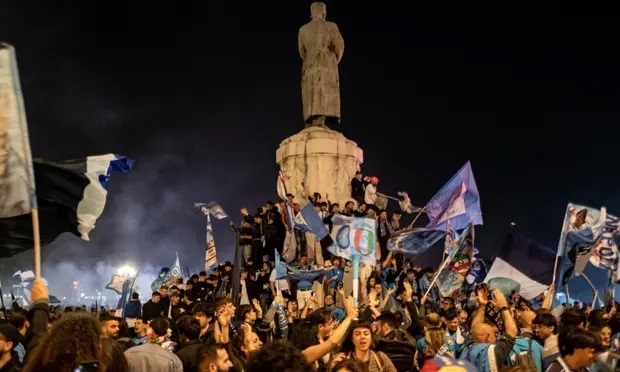 Сын босса мафии убит во время футбольных праздников в Неаполе