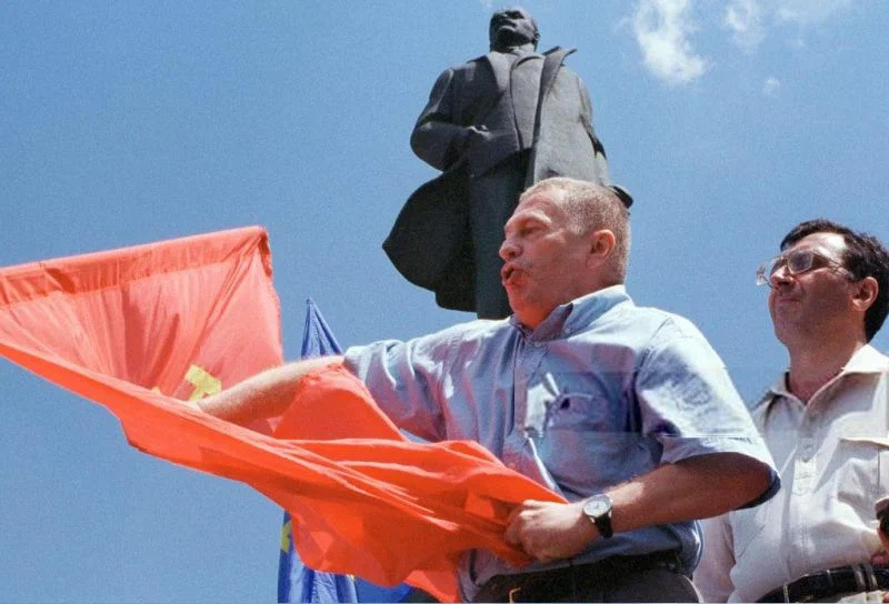 Во Франции помнят и чтут советские символы, у нас стараются забыть и опорочить