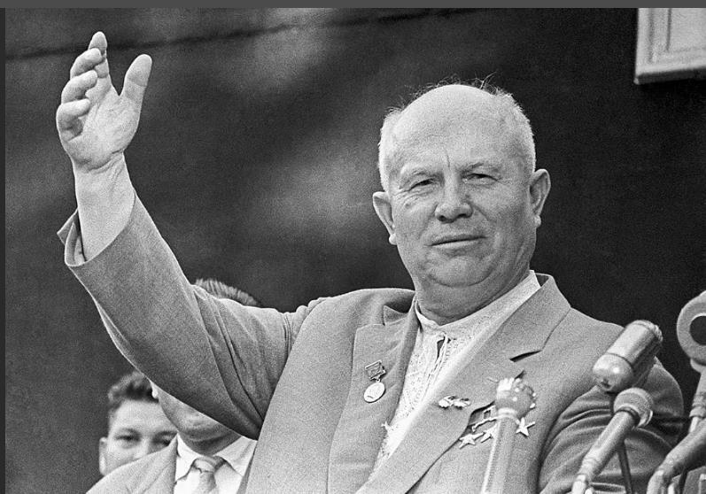 Как Никита Хрущев отдал приказ спасти народ от голода, накормив его кукурузой, и чуть не разорил страну