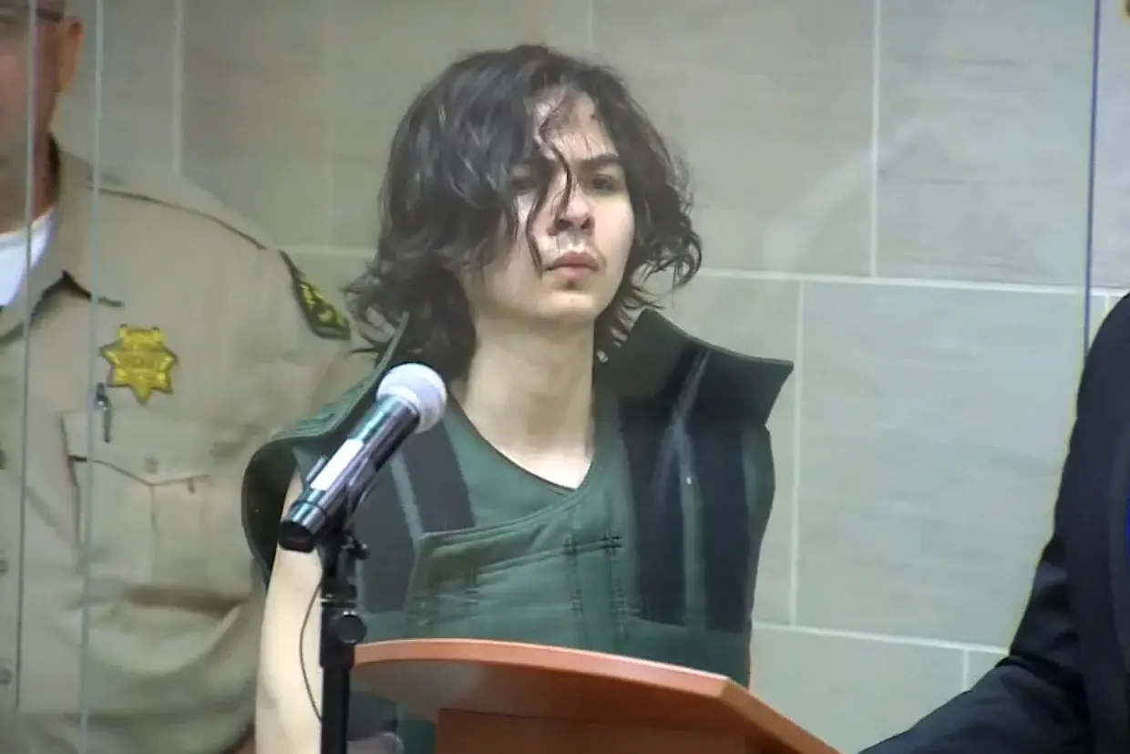 Бывший студент Калифорнийского университета в Дэвисе не признает себя виновным по обвинению в убийстве в результате ножевых ранений вблизи кампуса