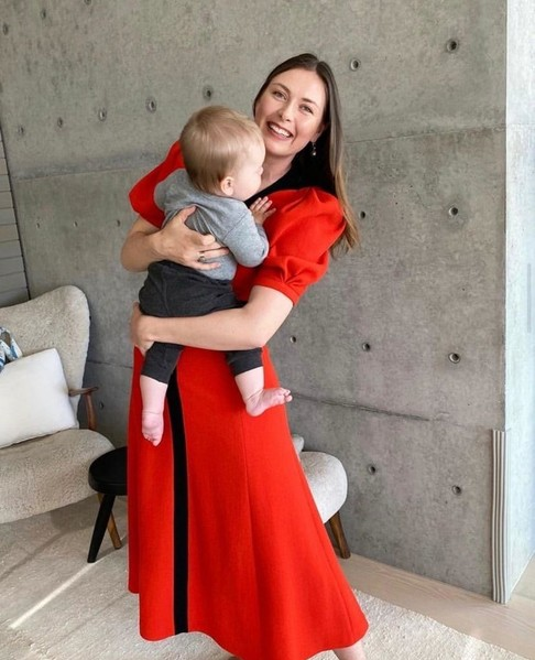 Шейк в прозрачном платье и Шарапова с голым животом выяснили, кто самый привлекательный человек в Формуле-1.