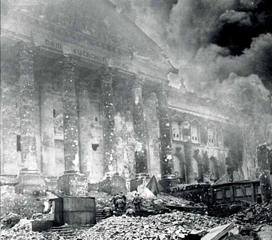 Нас объединяет Знамя Победы.