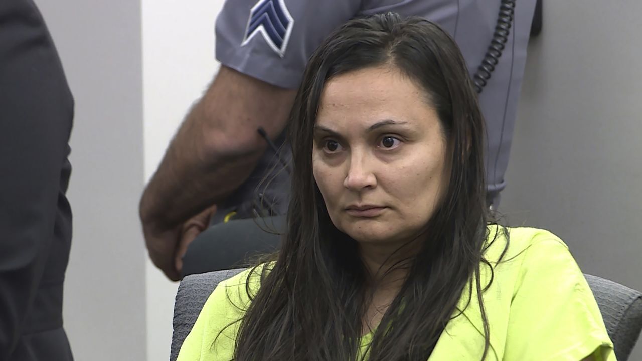 Жительница Колорадо, обвиняемая в убийстве своего 11-летнего пасынка, приговорена к пожизненному заключению за убийство ребенка