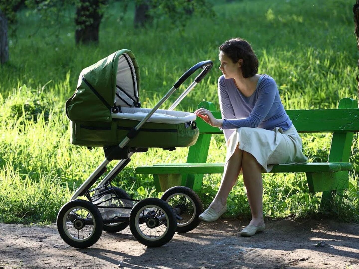 «Не буду в этой стране детей рожать!» Молодёжи мало платят, поэтому они не оставляют потомства