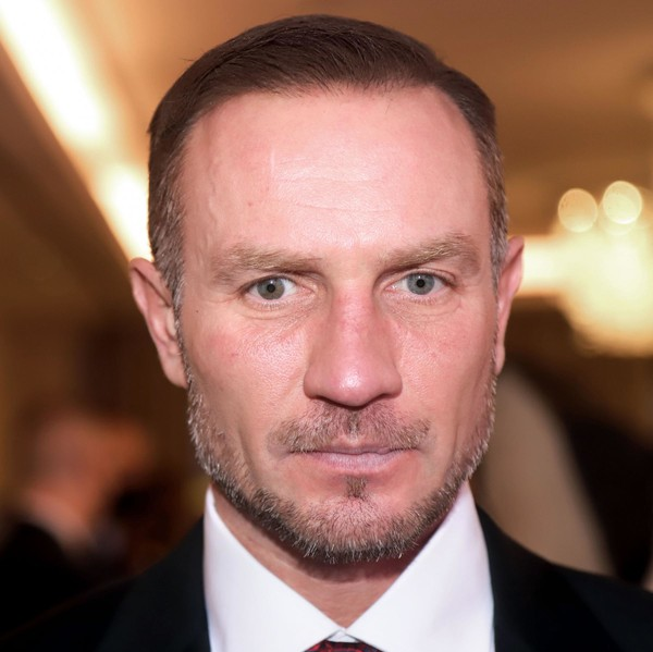 Авербух заявил, что помогает Костомарову с личными финансами, но деньги со зрителей не собирают.