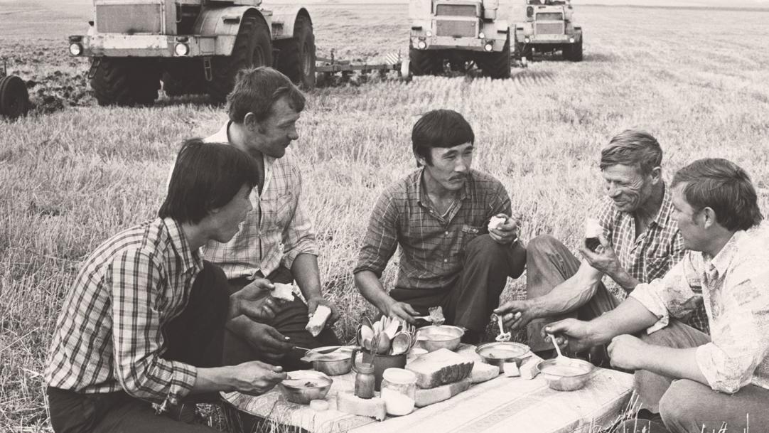 Назад в СССР: великая, могучая страна, где всё на благо народа. Почему некоторые ругают СССР?