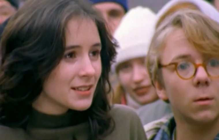 Они пять лет раздеваются на всю страну...! 18+