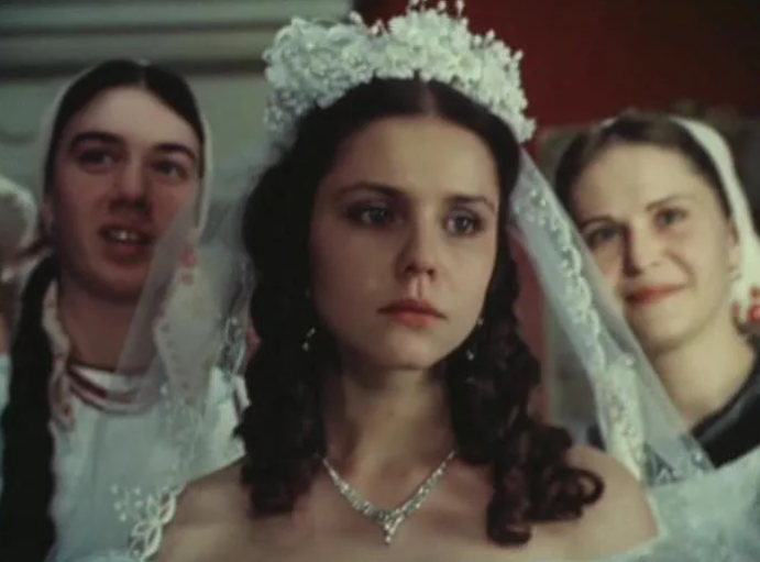 Они пять лет раздеваются на всю страну...! 18+