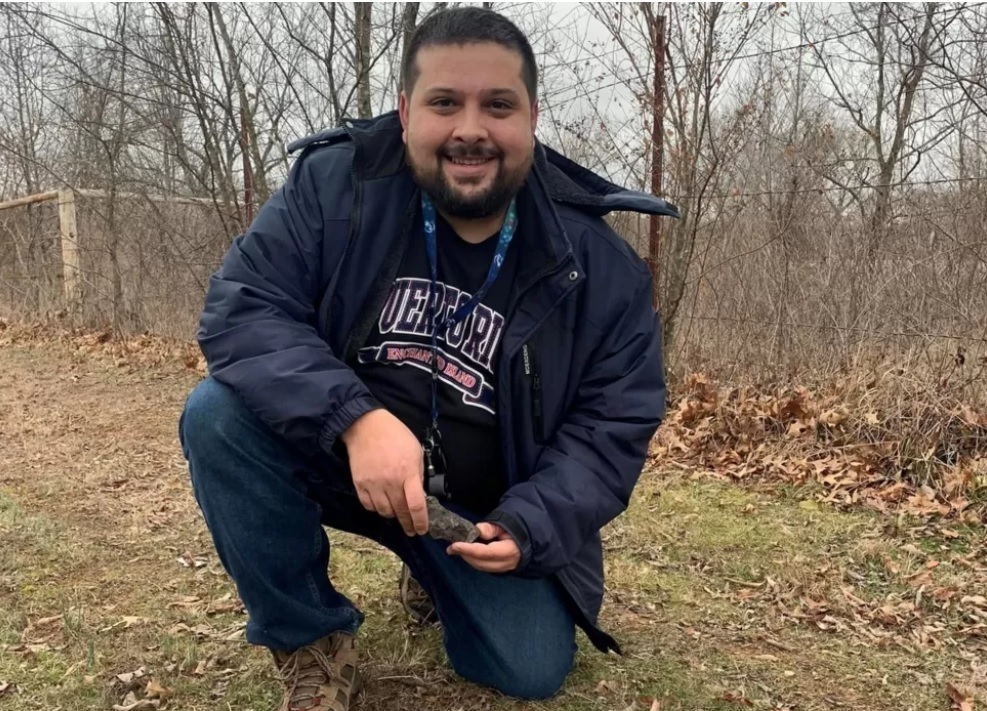 Охотники за метеоритами соревнуются в гонке за нахождение метеоритного камня, чтобы получить вознаграждение в размере 25 000 долларов.