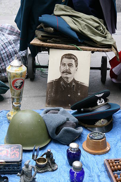 Сталин: злодей с железными кулаками или Герой Советского Союза?