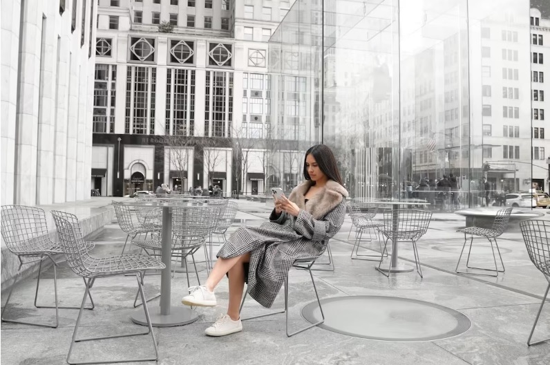 Клон ИИ станет вашей подругой за 1 доллар в минуту