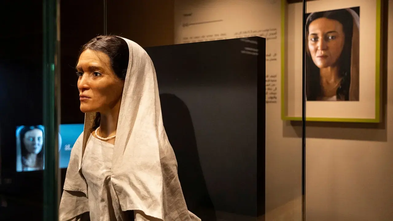 Это место было заселено 12 000 лет назад, но туристы посещали его всего четыре года.