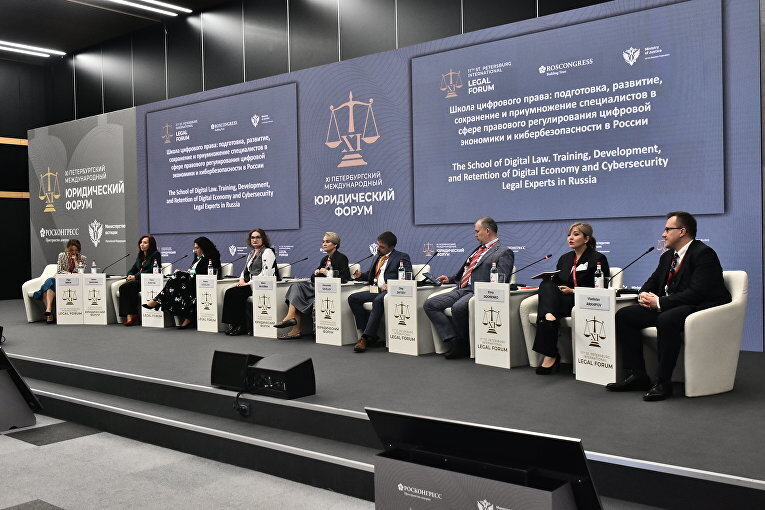 "Регулятор криптовалюты в России: Замглавы Минфина предлагает кандидатуру ФНС"