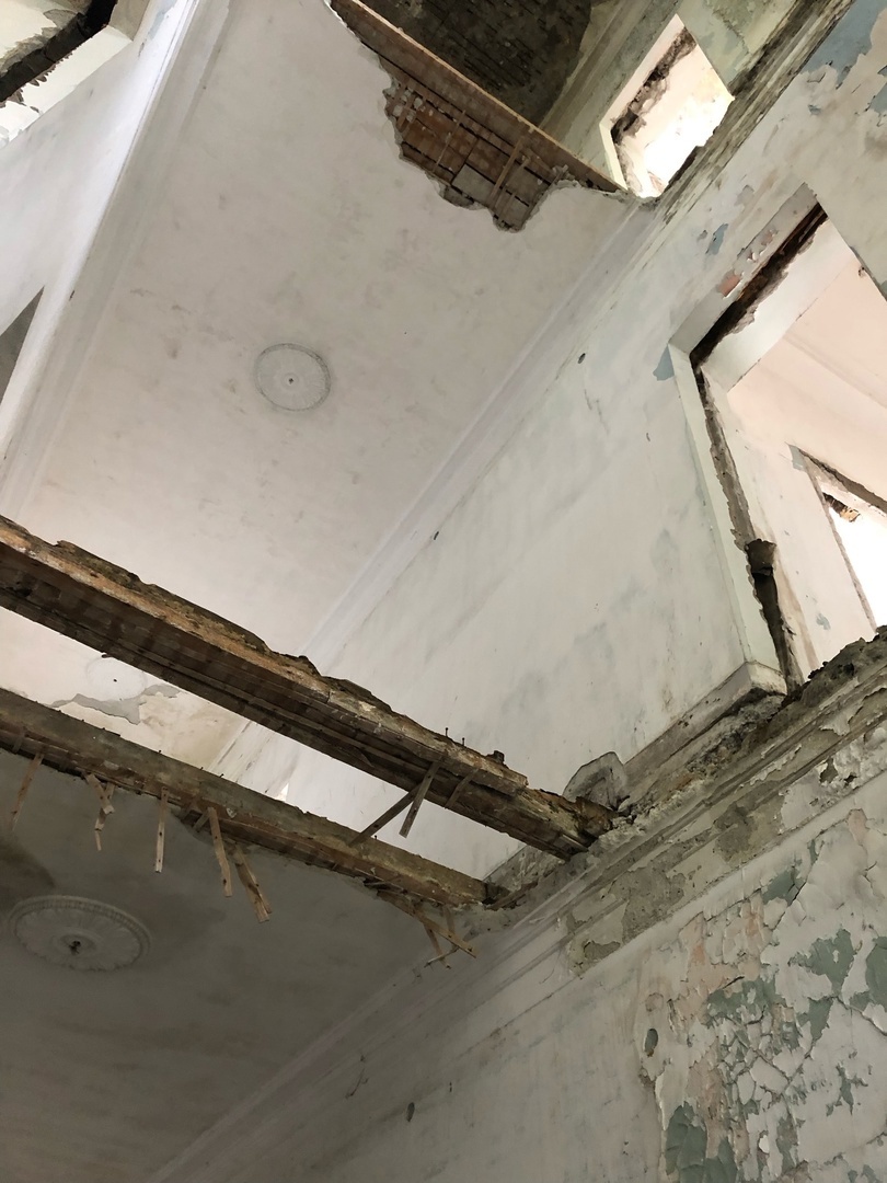 Заброшенный санаторий "Грузия" в городе Гагры. Абхазия.