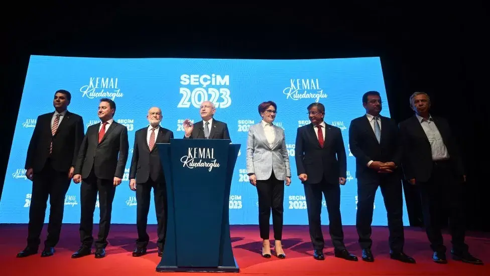 Эрдоган лидирует во втором туре выборов в Турции