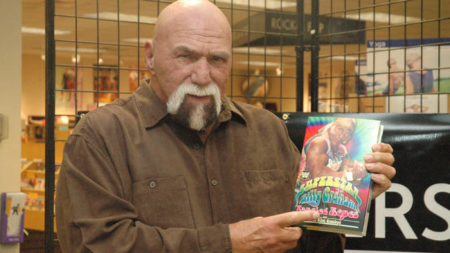 Врачи хотят отключить легенду WWE "Суперзвезду" Билли Грэма от системы жизнеобеспечения, жена отказывается