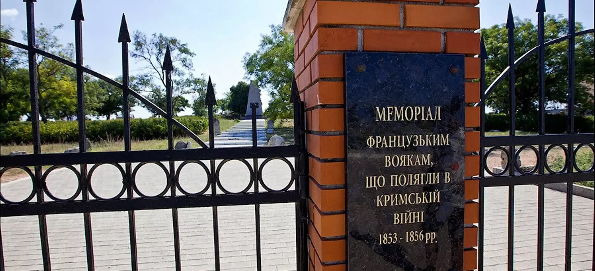 ZVезд✭💞. У Германии, Франции, Италии и Украины есть в Крыму персональные земельные участки. А у США нет. Поэтому они бесятся от зависти.