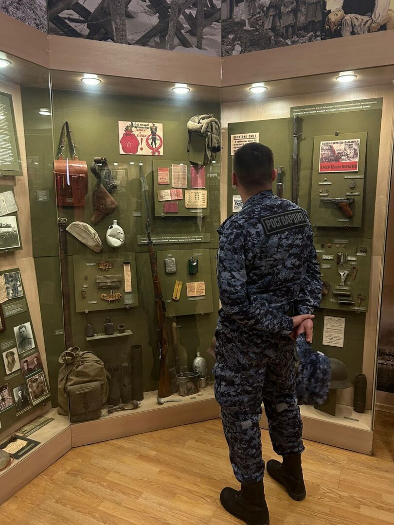В Башкирии росгвардейцы посетили с экскурсией одно из старейших учреждений культуры республики