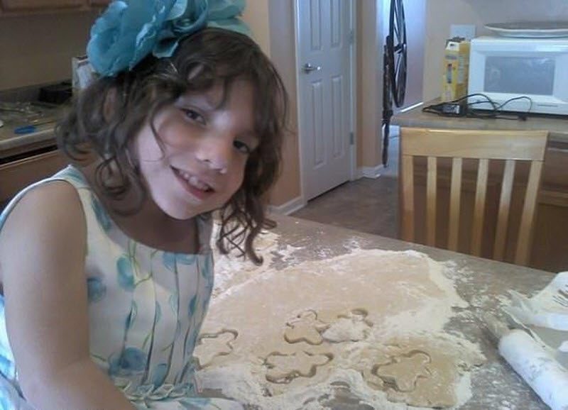 Удочерили 6-летнюю девочку из Украины, но позже обнаружила, что ей на самом деле 22 года