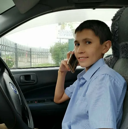 Вот уже 20 лет он не стареет, ему 35 а выглядит как 15-летний пацан.