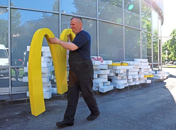 Визит в новый российский "Макдоналдс": тоска по западной коле