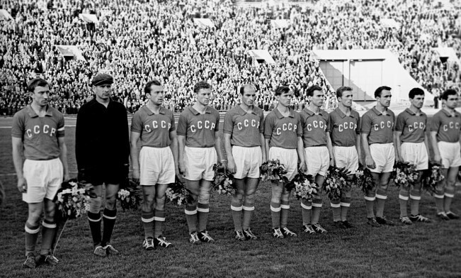 12 фактов про СССР, о которых вы, возможно, не знали или уже забыли. Молоко в "пирамидках", треугольные стеклянные бутылки, татуировки Сталина