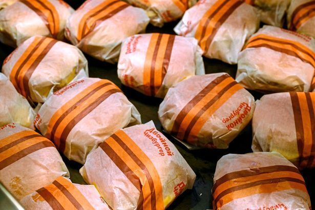 Визит в новый российский "Макдоналдс": тоска по западной коле