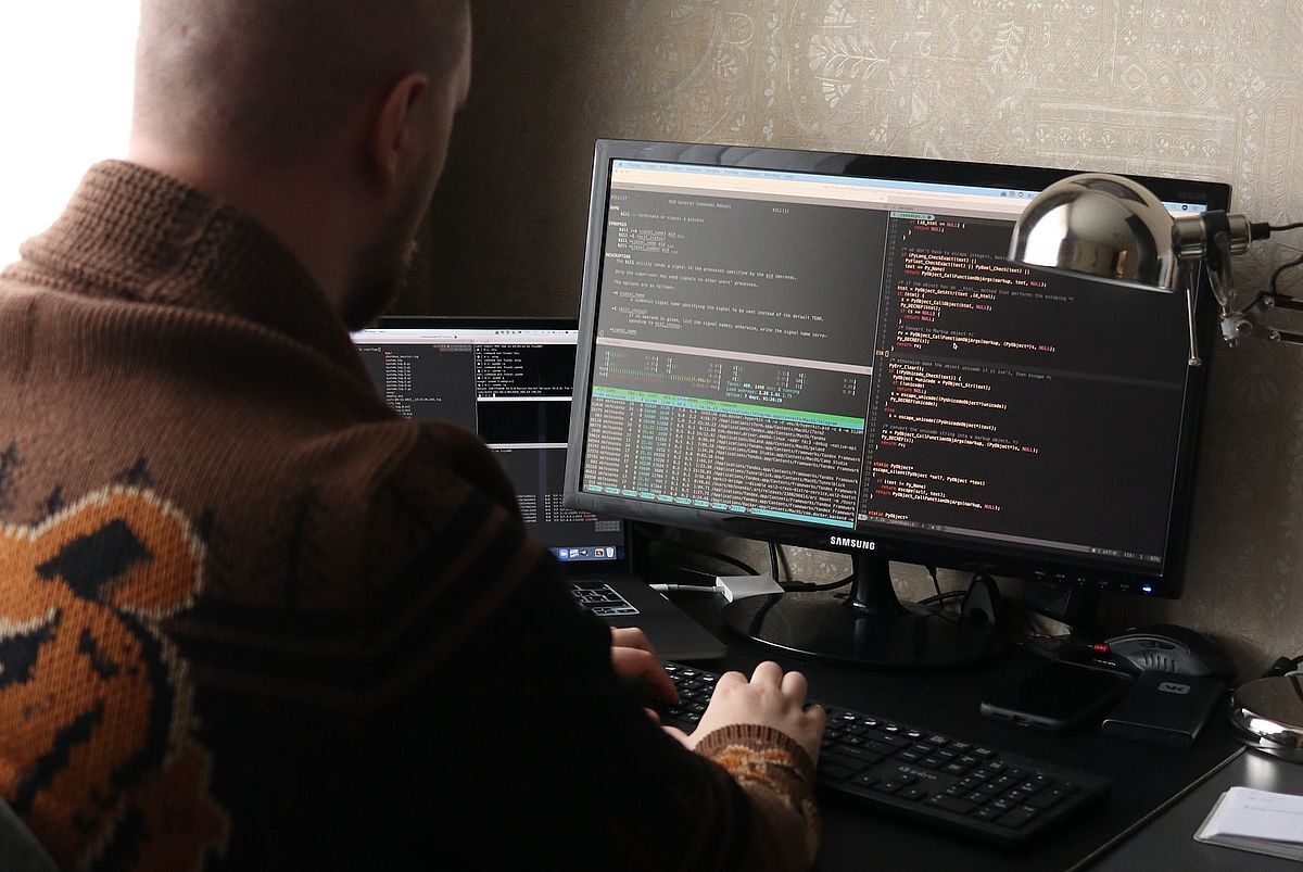 В Госдепартаменте США Объявили Награду в  млн за Российского Хакера