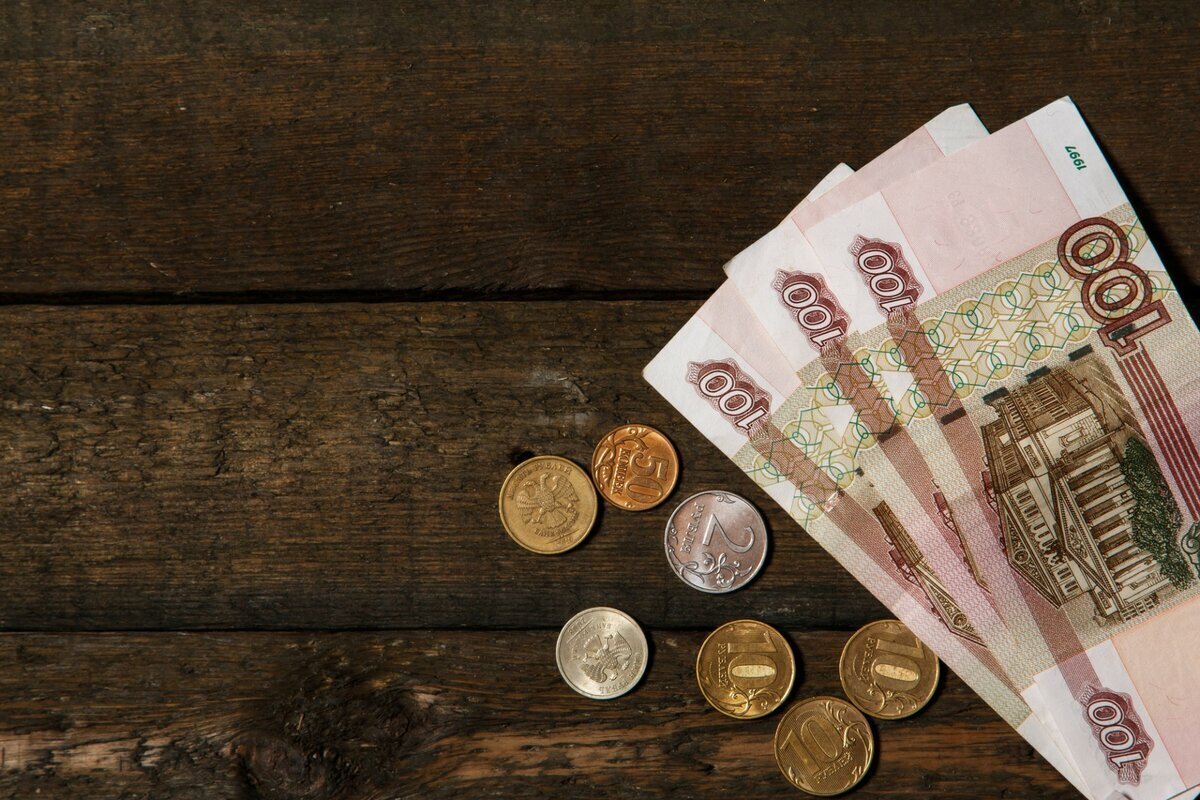 В связи с повышением МРОТ с 1 января 2024 изменятся пенсии, детские пособия и выплаты на ребенка, зарплата