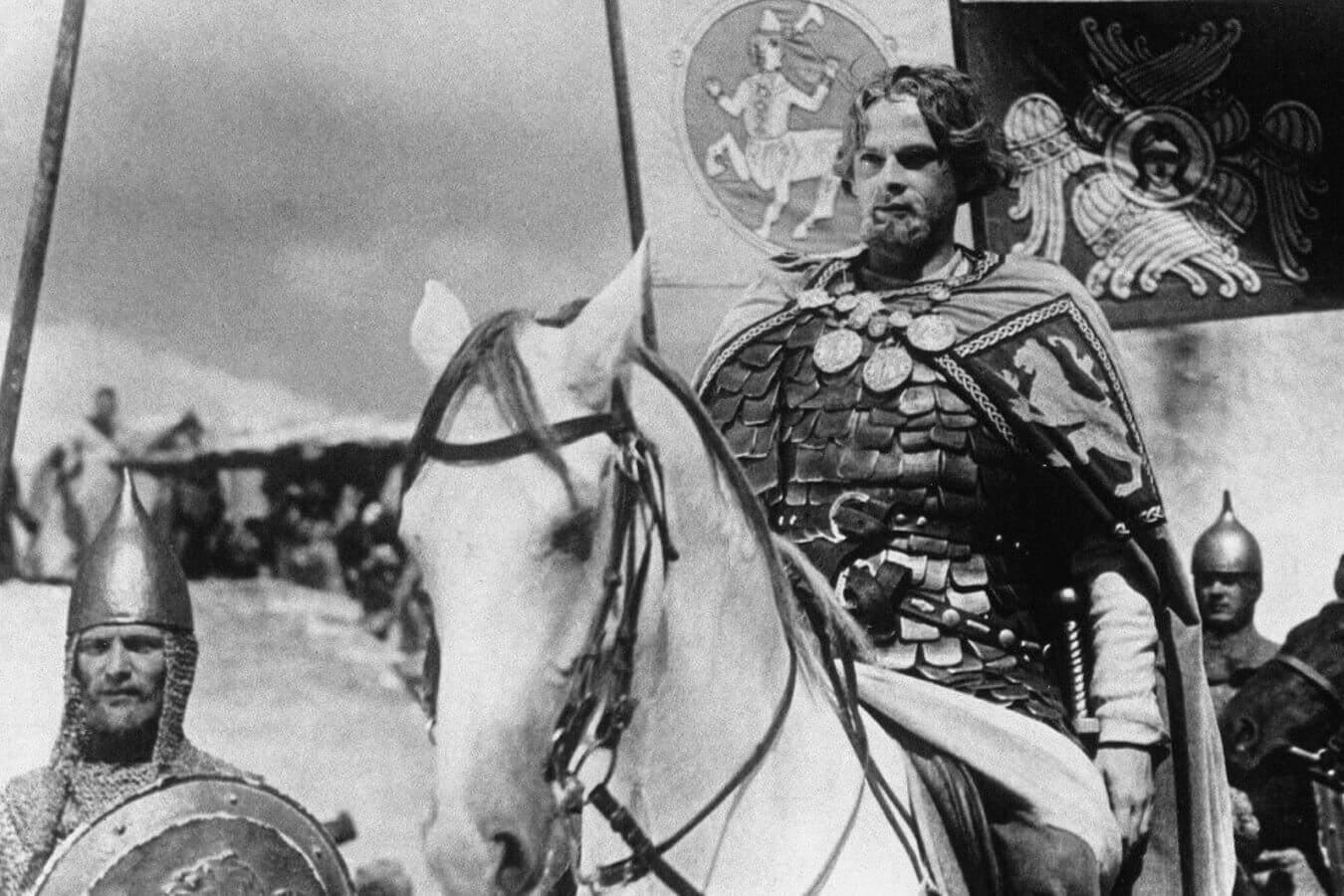 Усыпальница Александра Невского: почему петербургская реликвия уходит из Эрмитажа