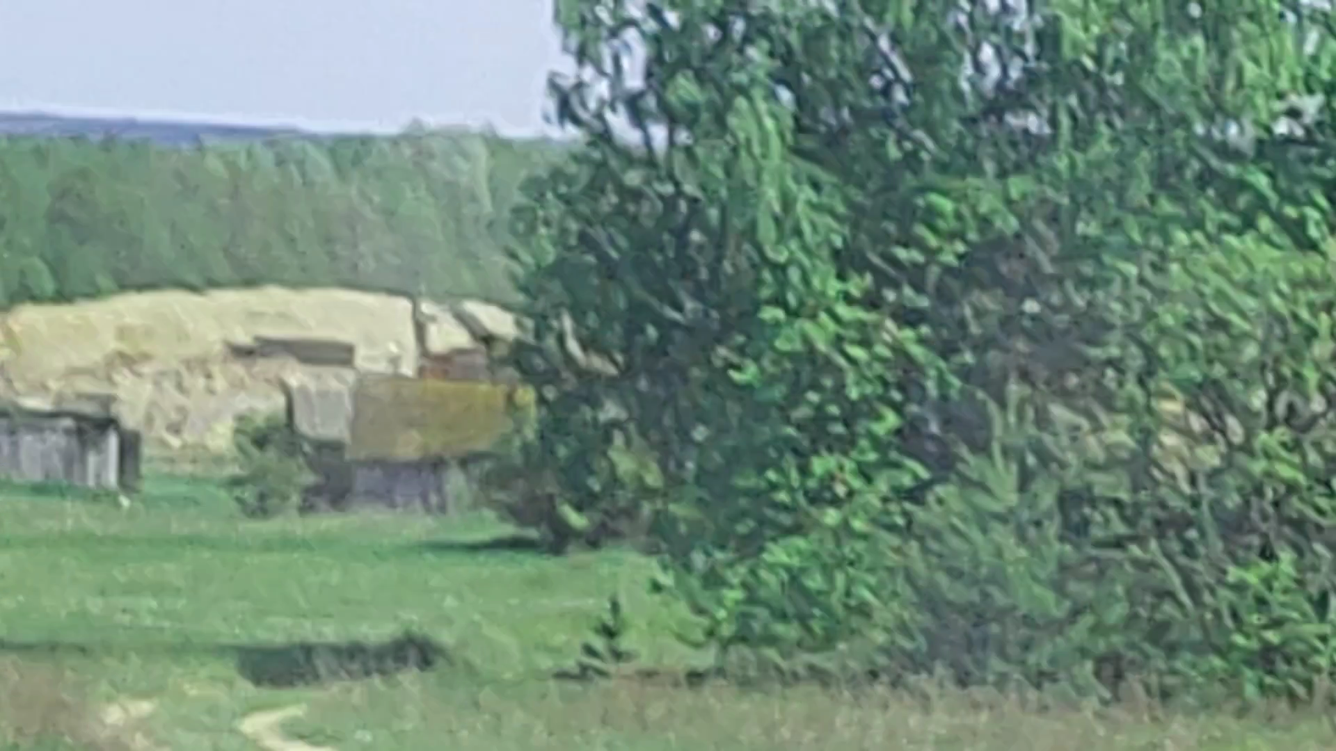 Несмотря на то, что люди задыхаются в прямом смысле, по некоторым источникам ухудшилось качество воды в деревне. Карьер продолжает функционировать