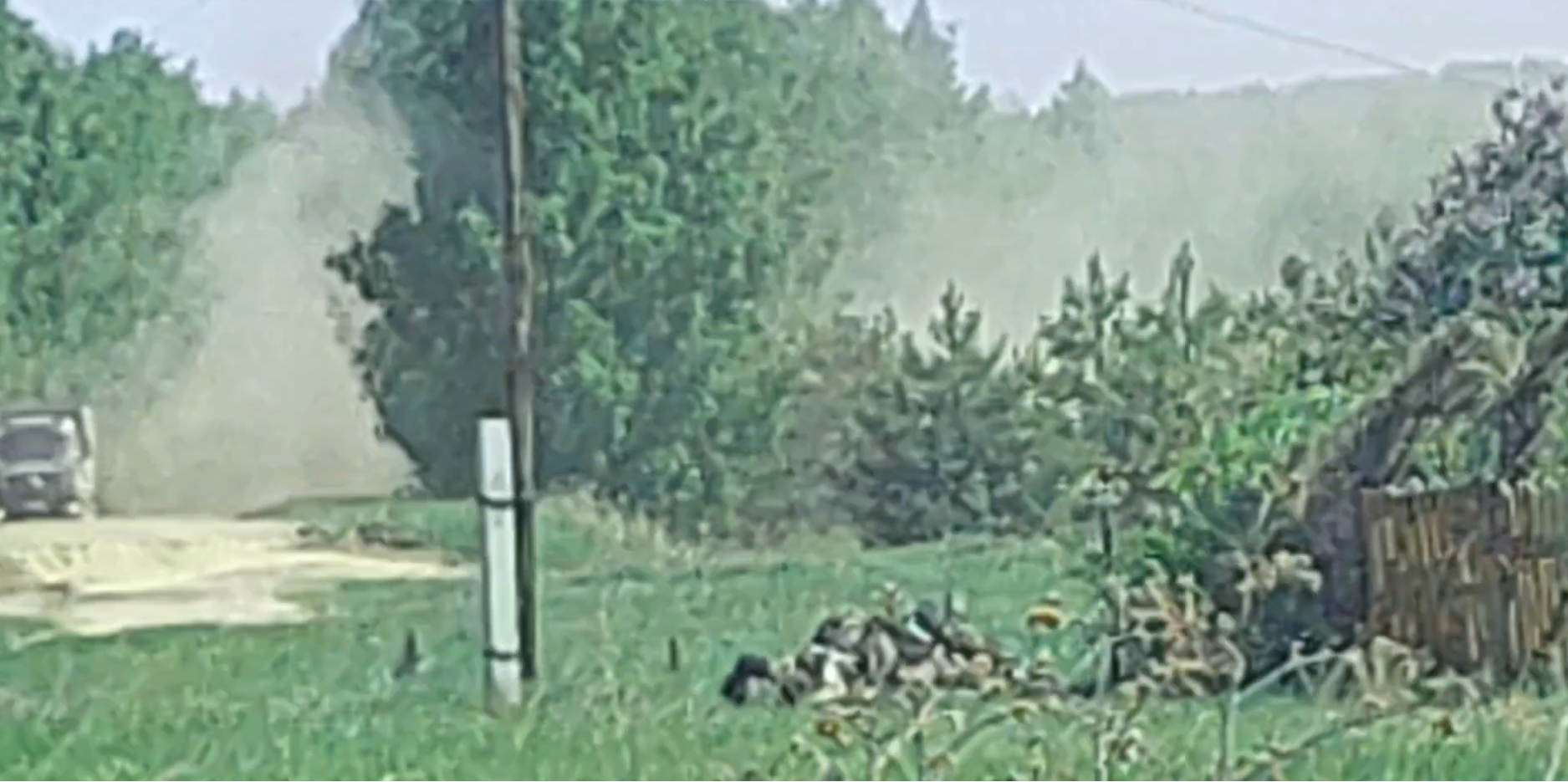 Несмотря на то, что люди задыхаются в прямом смысле, по некоторым источникам ухудшилось качество воды в деревне. Карьер продолжает функционировать