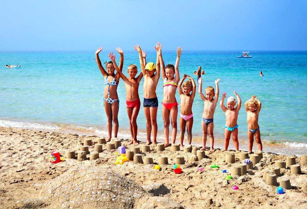 Где отдохнуть с детьми летом 2023? Куда поехать? ТОП 5 лучших российских курортов. Летние каникулы