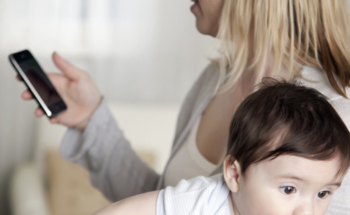 "Как смартфон отбирал у мамы внимание к ребенку: история Киры, которая нашла баланс между онлайн-миром и материнством"