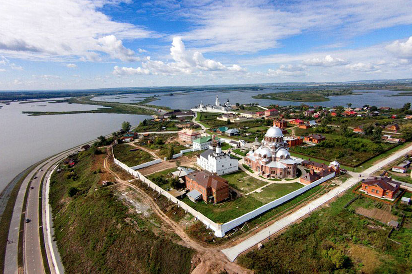 Где в татарстане можно. Остров град Свияжск Татарстан. Свияжский Успенский монастырь Свияжск. Остров Свияжск в Казани достопримечательности. Заповедник остров град Свияжск.