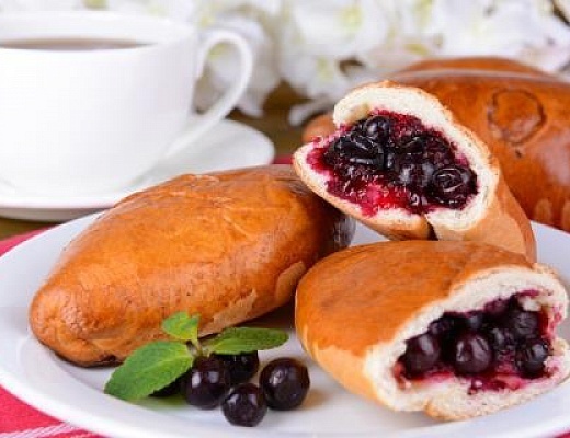 Пирожки с вишней из Варенья