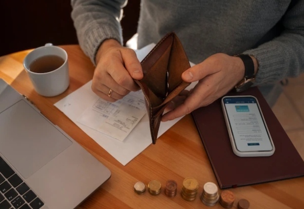 Объявивших себя банкротами в 2023 году стало больше на 30 %. Кто может бесплатно списать долги через МфЦ в 2023 году?