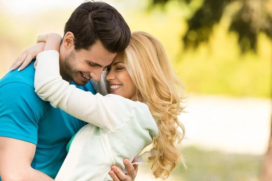 Как вести себя женщине, чтобы понравиться мужщине?