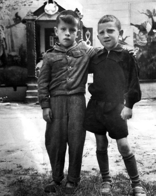 ФотоНостальгия по СССР. "Спиннер", который тебя крутил. Фото с запахом хлеба и другое