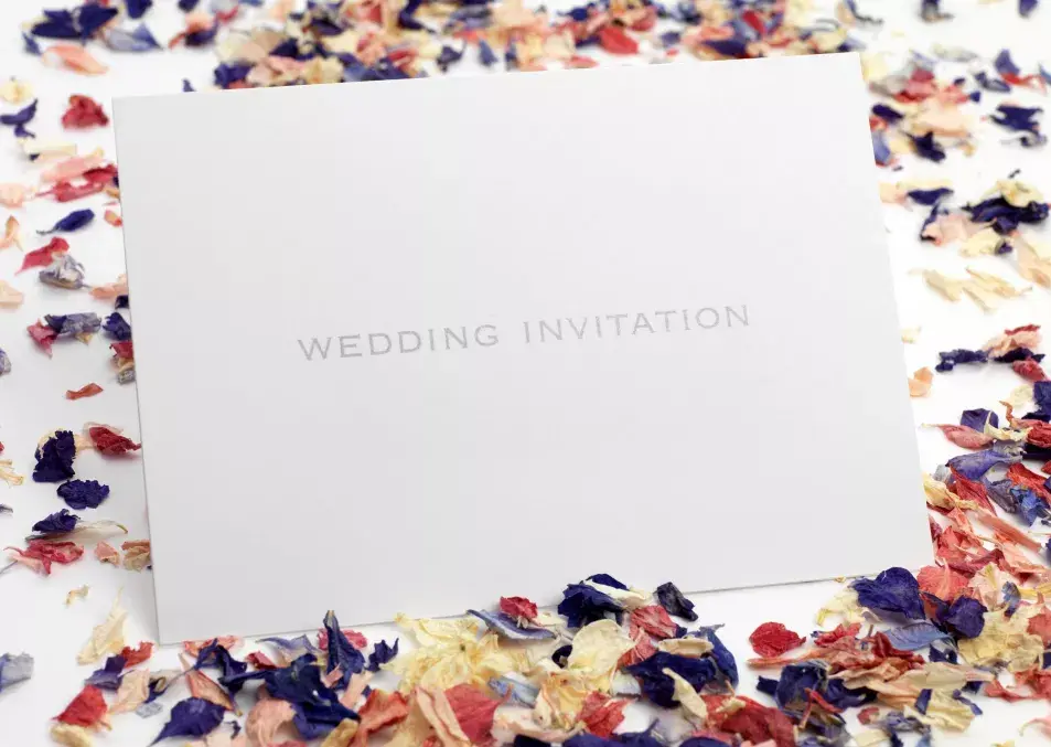 Семь способов создать и придерживаться небольшого свадебного бюджета.