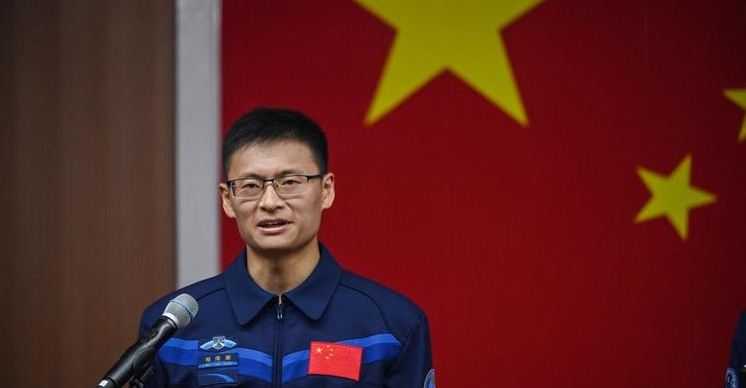 Китай: кто такой гуй хай чао, первый гражданский гражданин страны, отправленный во вторник в космос