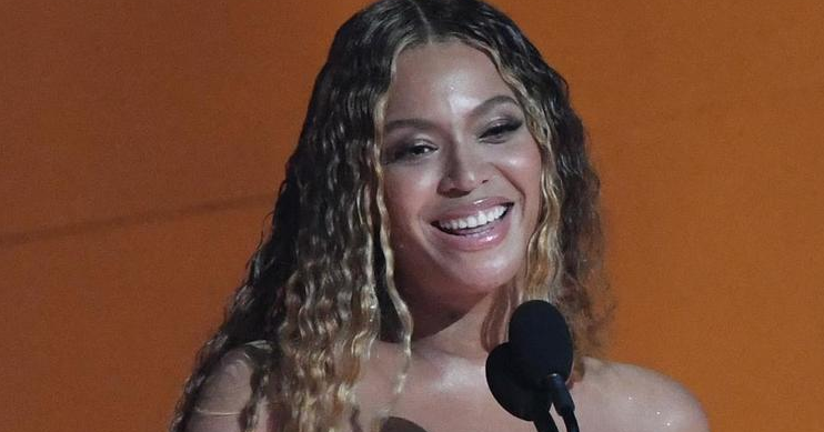 Бейонсе: на концерте на стад деФранс певица отдает Дань уважения Тине Тернер