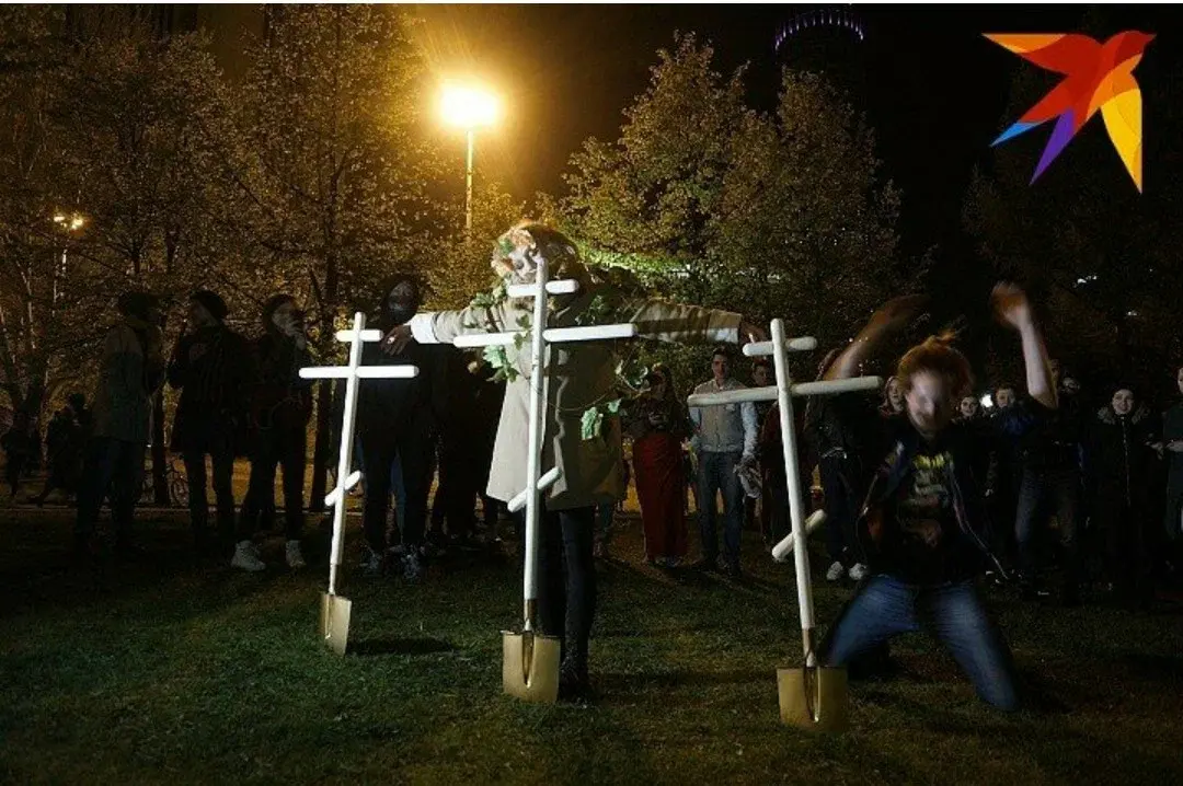 Беснующиеся у храма там и здесь