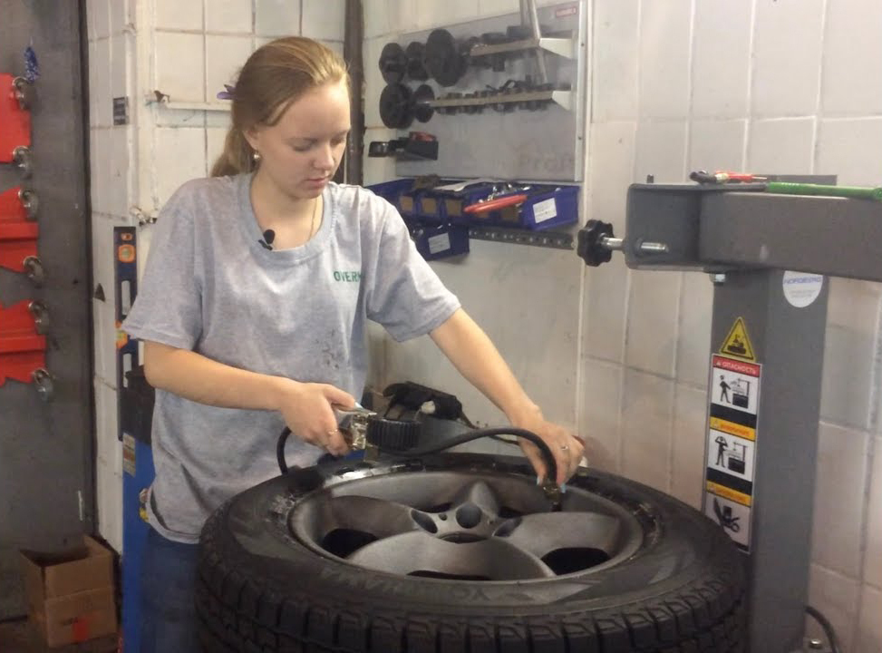 Женский труд совсем перестали ценить. Мужчины работают меньше, а получают больше. Почему нет социальной справедливости?