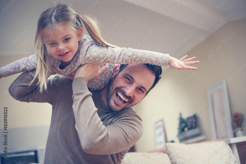 Как правильно отцу воспитывать дочь в одиночку