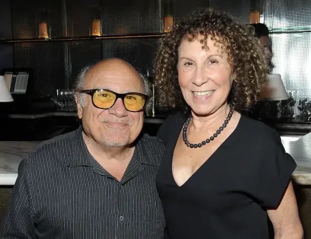 Рея Перлман неожиданно рассказала о своей свадьбе с Дэнни ДеВито